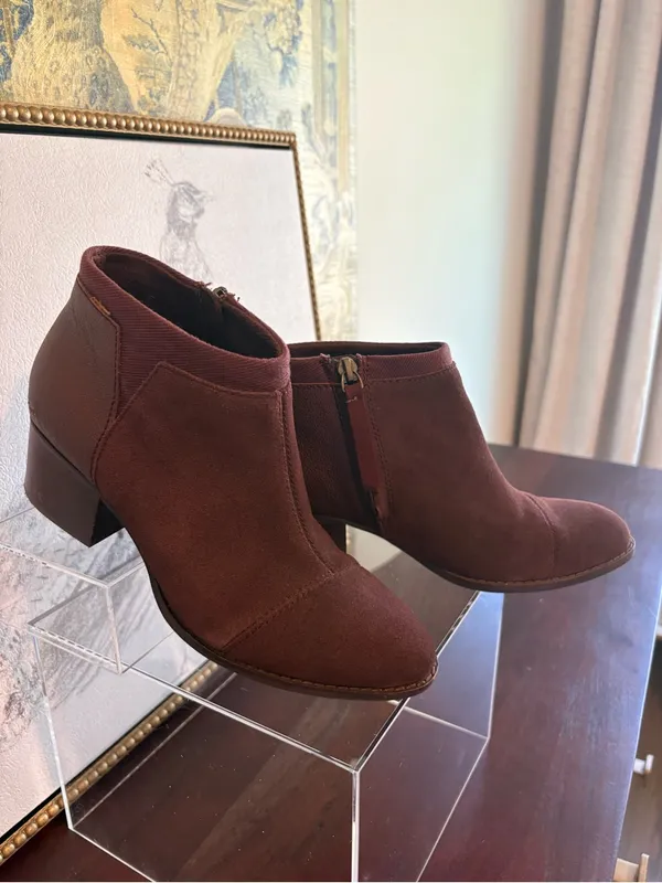 Tom’s Women's Burgundy Suede Ankle Booties - Classic Style - Image 4