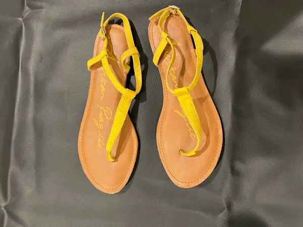 American Ragge yellow sandals size 8/5 - Image 2