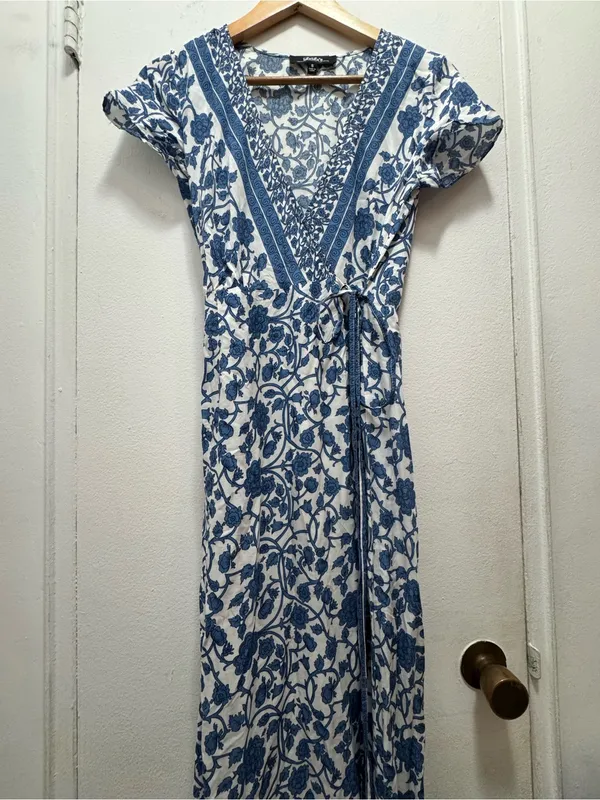 Lulu’s French Doors Ivory and Blue Floral Print Wrap Maxi Dress Small - Image 10