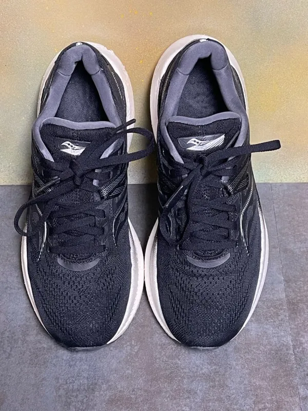 Saucony Triumph 20 Women's Black/White Running Shoes Size 8 - Image 10
