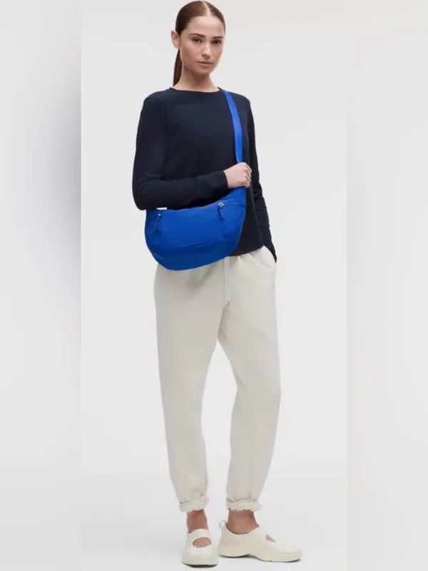 Lululemon NWT Slouchy Sling Bag Blue 6L Adjustable Straps Water Repellent - Image 3