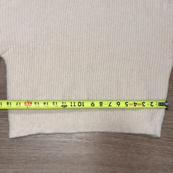 Love Tree Boutique Women's Ivory Sweater Size Medium - Image 10