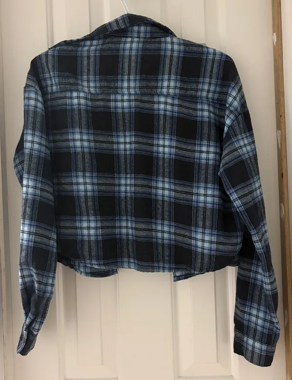 Charlotte Russe Blue Plaid Cropped Flannel - Image 2