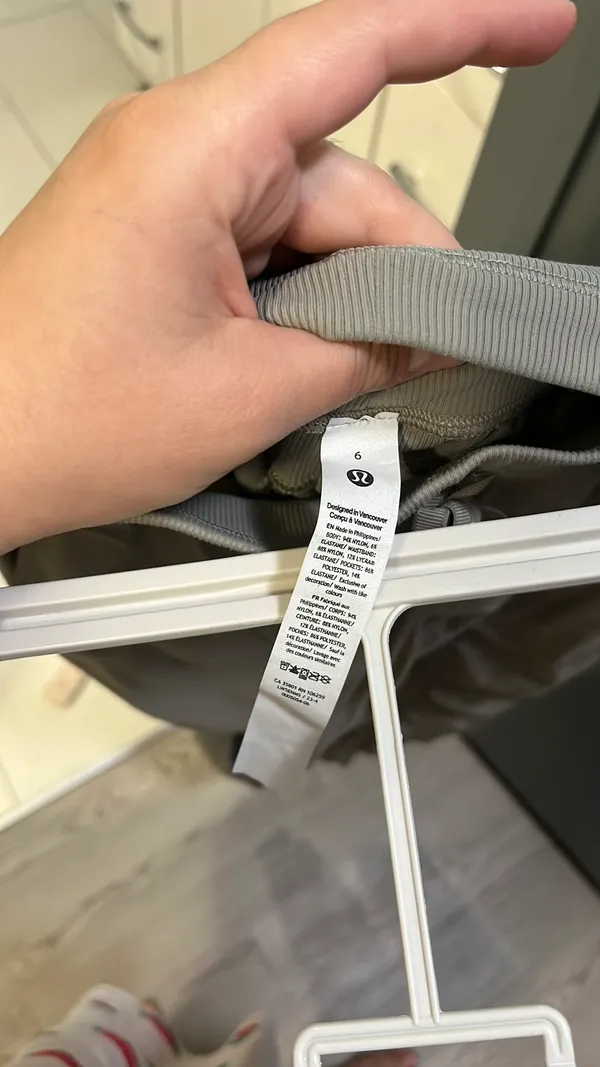 Lululemon pants - Image 4