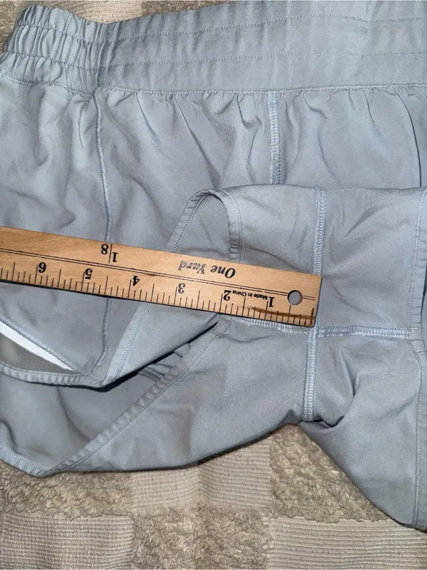 Lululemon Hotty Hot Low-Rise Lined Short 2.5" size‎ 10 - Image 3
