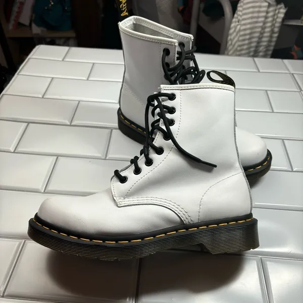 Dr/Doc Martens 1460 SMOOTH LEATHER LACE UP BOOTS‎ US 7 White - Image 10