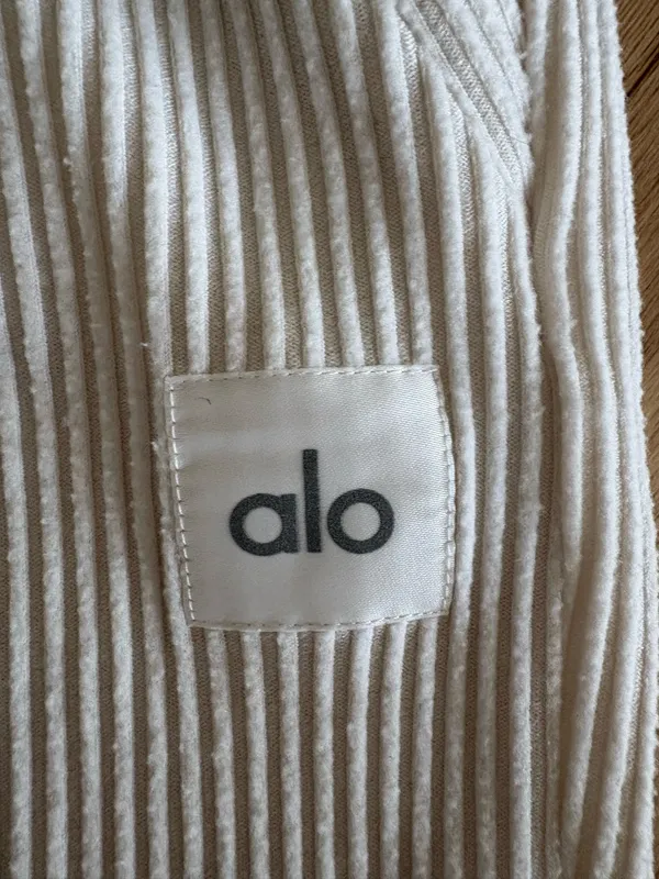 Alo Yoga Ivory Muse Set - Image 11