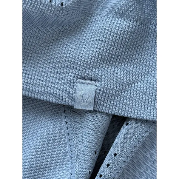 Lululemon Top Womens 8 Gray Perforated Long Sleeve Athletic Running‎ Active - Image 3