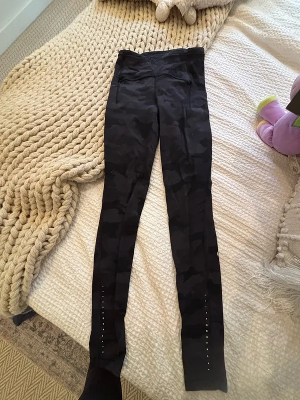 Lululemon Black Camo Leggings 28” with pockets  - Image 2