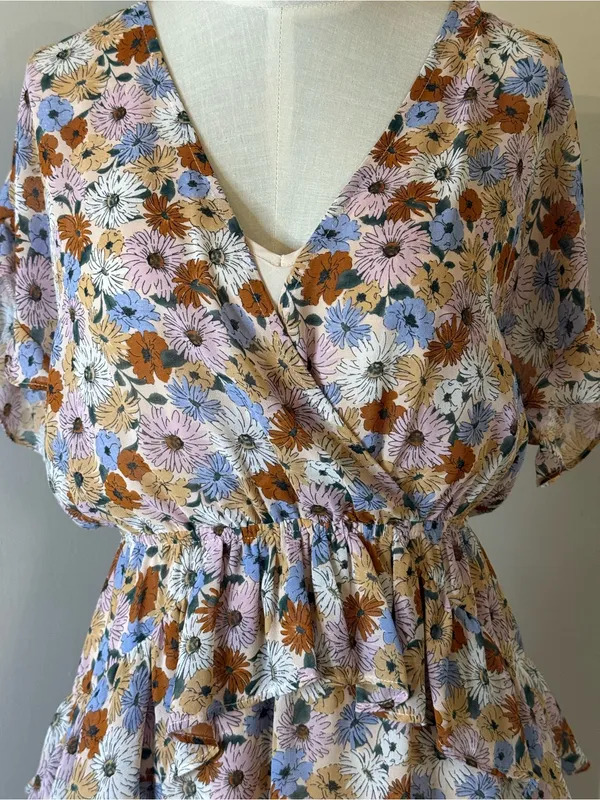 Astr Floral Tiered V-Neck Mini Dress in Beige, Blue, and Brown Sz XS - Image 3