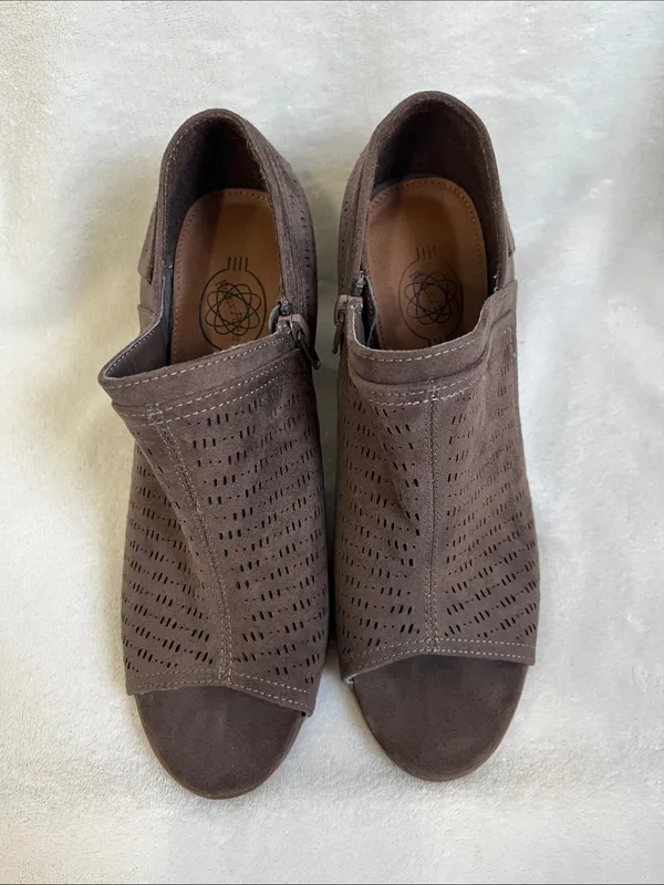 Hocus Pocus Women's Suede Open - Image 3