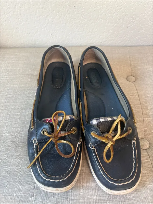 Sperry Navy Leather Boat Shoes with Red Plaid & Bandana quilt Accents 8.5 - Image 4