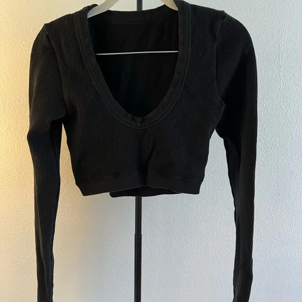 Alo Black Ribbed Top - Image 7
