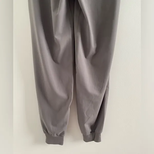 Vuori Women’s Grey Daily Joggers Size XS - Image 9