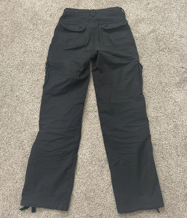 American Eagle cargos - Image 2
