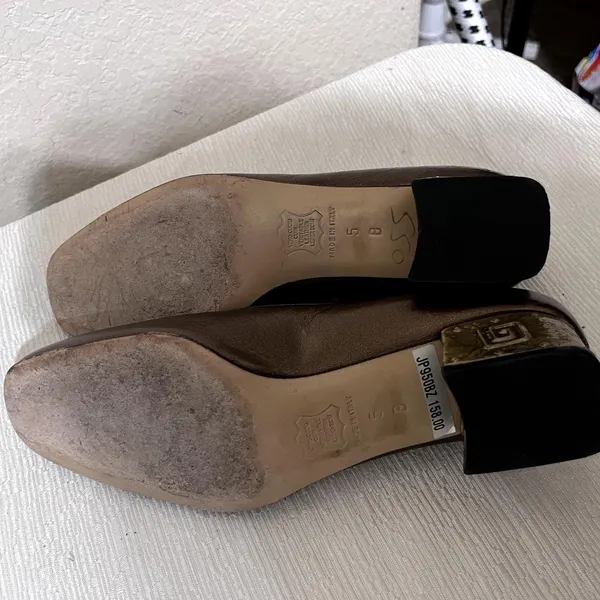 Joel Parker Italy Bronze Metallic Leather Block Heel Pumps Greek Key Detail sz 5 - Image 9