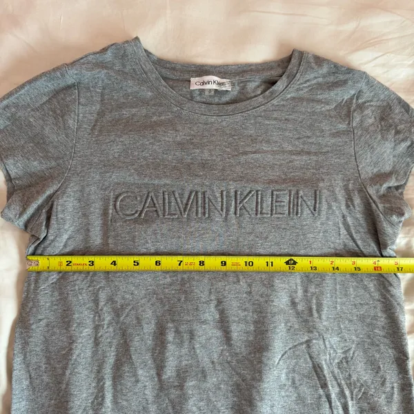 Calvin Klein Heather Gray Short Sleeve Logo T-Shirt Size Small - Image 5