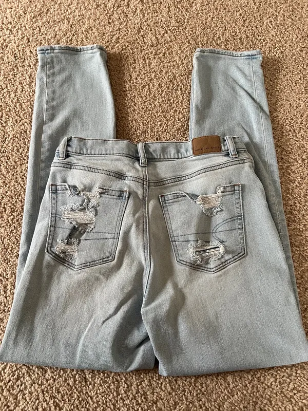 American Eagle Strigid Mom Jeans Light Wash - Image 3