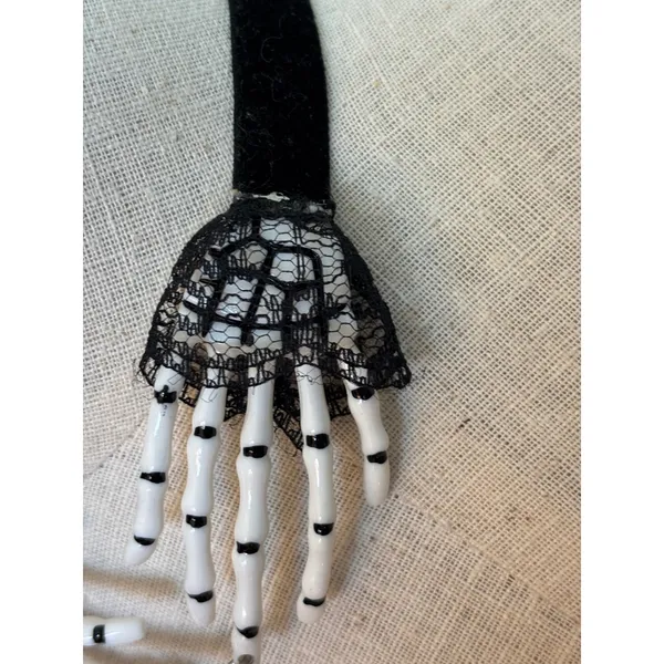Gothic‎ Skeleton Hands Velvet Choker Black Lace Halloween Macabre Accessory - Image 7