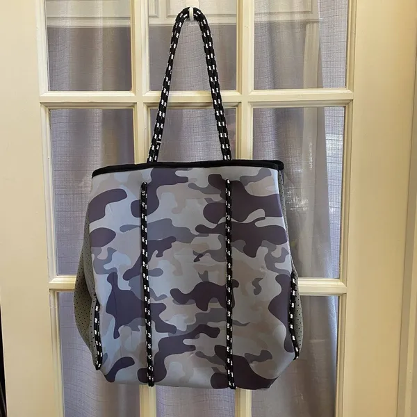Neoprene Gray Camo Tote Bag With‎ Zipper Pouch - Image 2