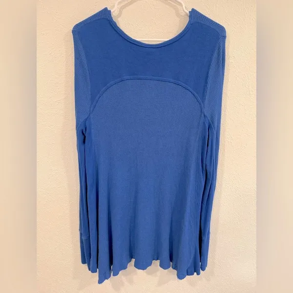 Free People We The Free Bright Blue Scoopneck Thermal Tunic Size Medium EUC - Image 2
