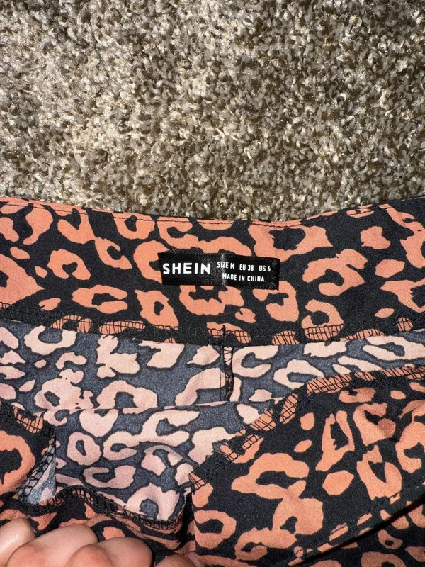 Leopard Print Women's Skirt Size Medium Orange - Image 3