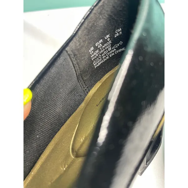 Soft style size 11 Sleek Black‎ Patent Leather Pumps - Image 3