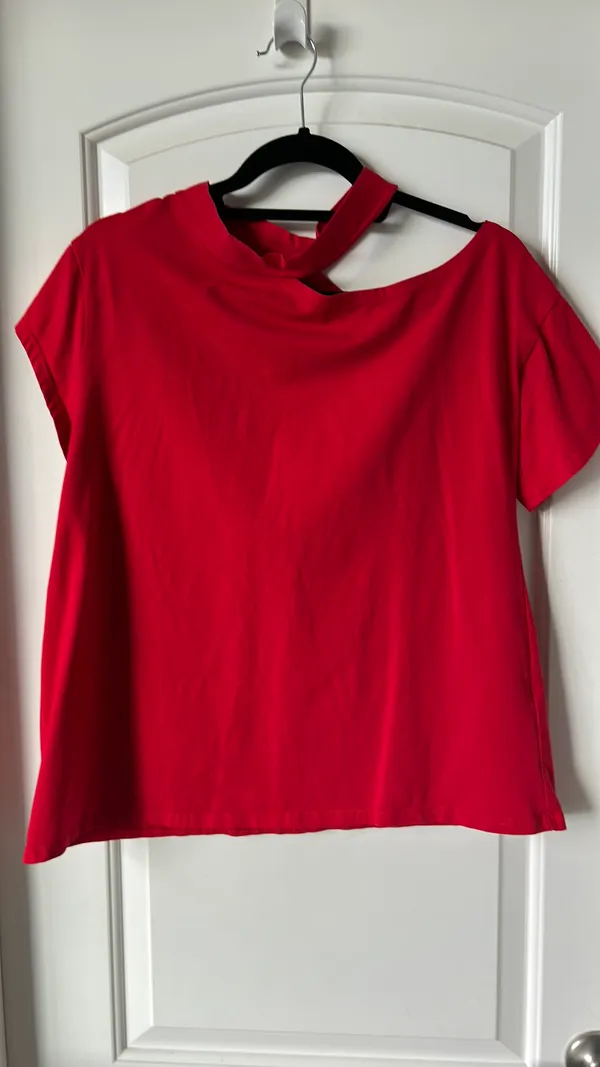 Red top Size M - Image 3