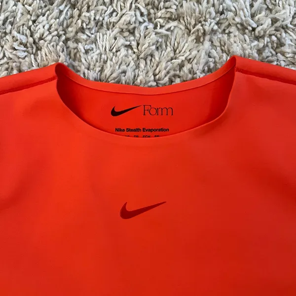 NWT NIKE Form Short-Sleeve Top Jersey Picante Red - Image 3
