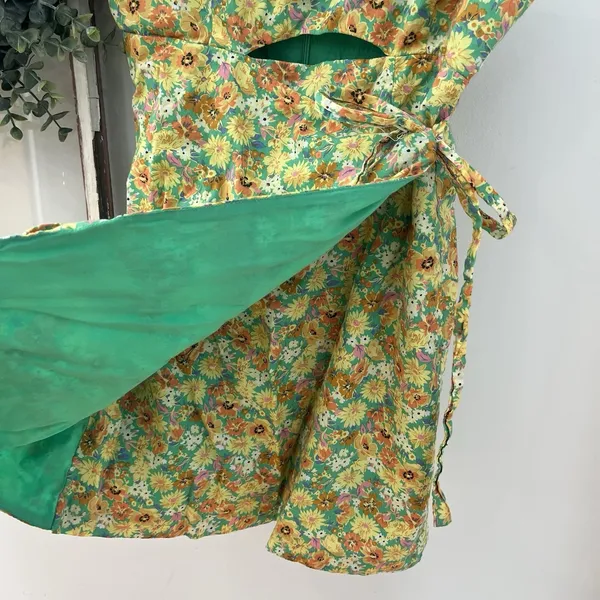 Astr‎ Women's Floral Spring Green Mini Keyhole Wrap Dress Size Small - Image 8