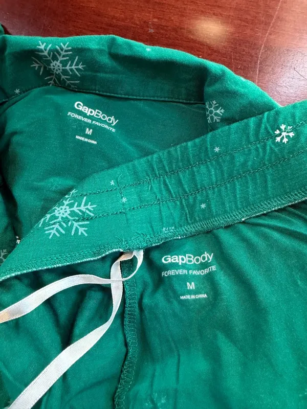 GapBody Gap Body Forever Favorite Green Snowflake Soft Pajama PJ's Size Medium - Image 8