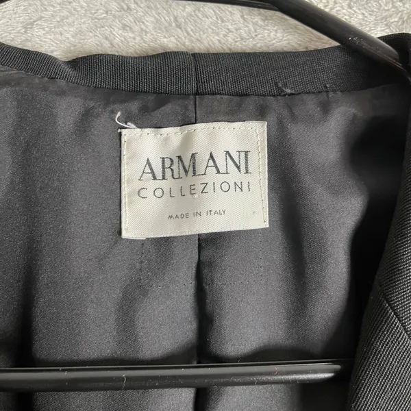 Armani Collezioni Minimalist Black Blazer Sleek Tailored‎ Silhouette Medium - Image 4