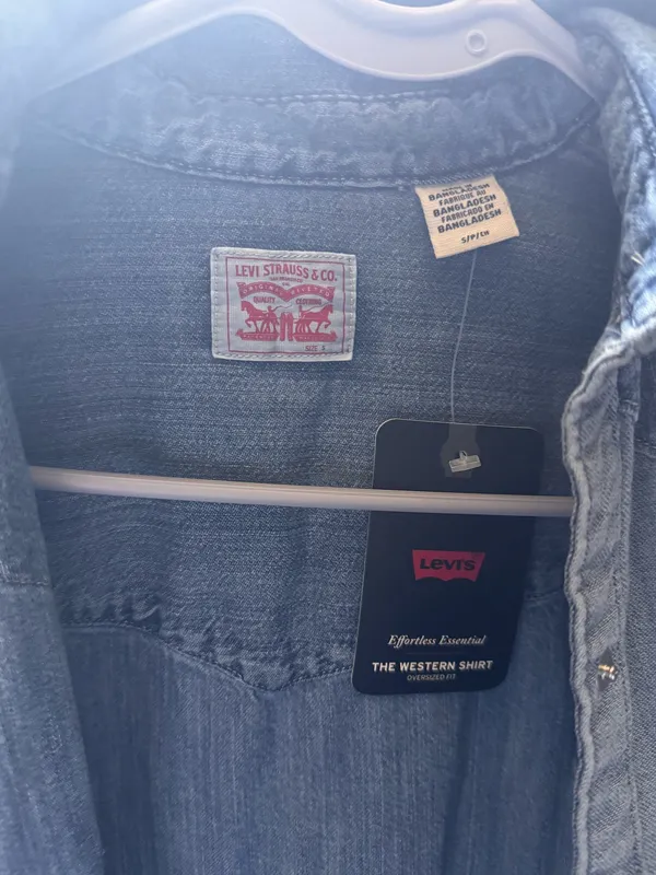 Levi’s Long Sleeve - Image 2
