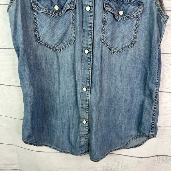 Gap Denim Sleeveless Western Chambray Pearl Snap Button Down Shirt Womens Small - Image 8