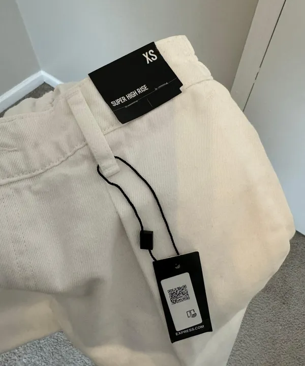 EXPRESS New! White  Shorts Size XS - Image 3