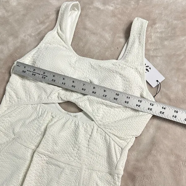 GIGI C Sawyer Romper Women's Medium Ivory Sleeveless Scoop Back Cutout Short New - Image 8