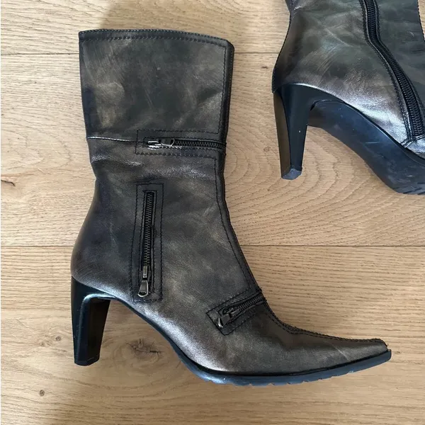 Zita Maria - Zip Detail Pointed Toe Ankle Boots in Metallic Brown - Image 2