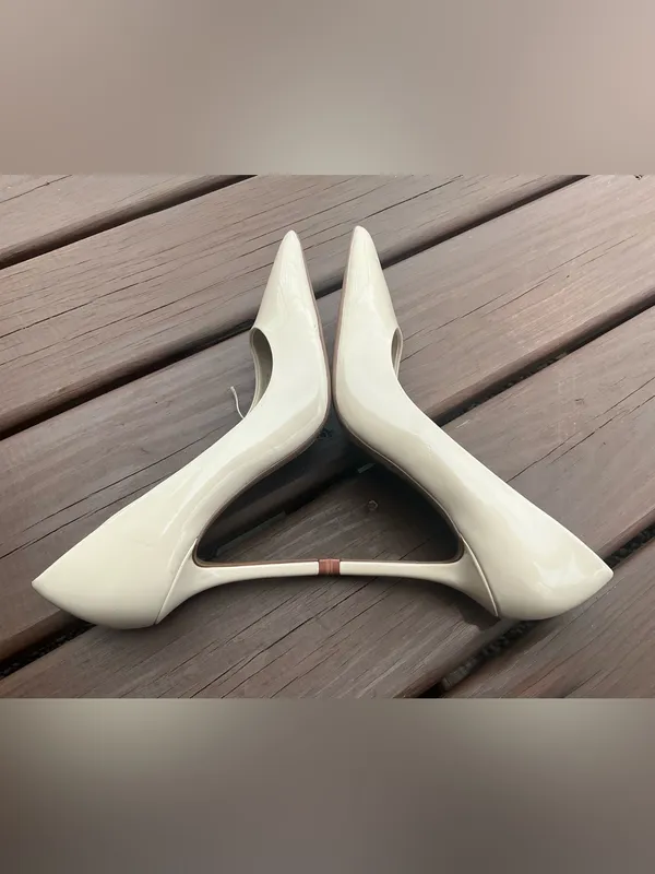 Classic Pointed-Toe Patent Stiletto Pumps in Cream🌷 - Image 9