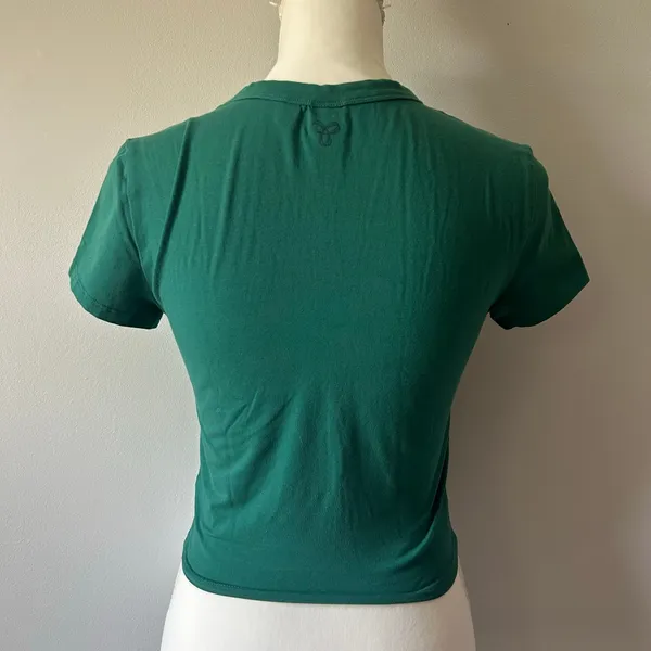 TNA by Aritzia Kelly Green Keyhole Fitted Cropped Top Size Medium - Image 5