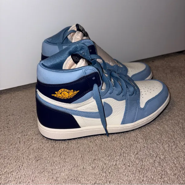 NWT Women’s Jordan 1 Retro High OG in Blue and White Size: 9 - Image 2