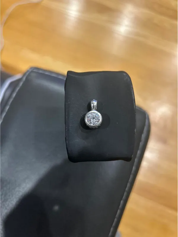 925 Silver Pendant with Clear Gemston - Image 2