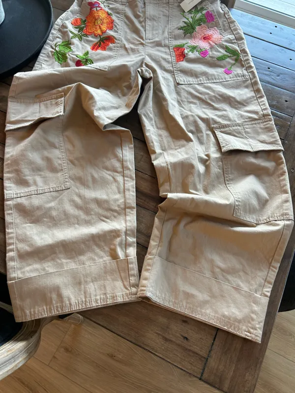 NWT Anthropologie Embroidered Floral Cargo Pants Tan M - Image 10
