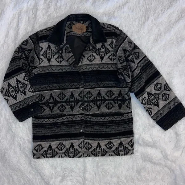 Woolrich Aztec Print Nordic Wool Coat size Medium - Image 2