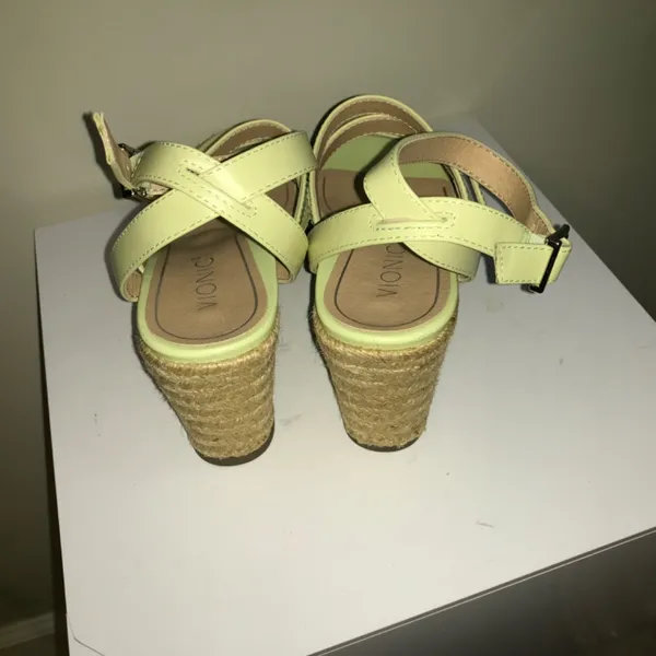 Vionic Sabina wedge-heel platform sandals in pale lime green leather, like new! - Image 10