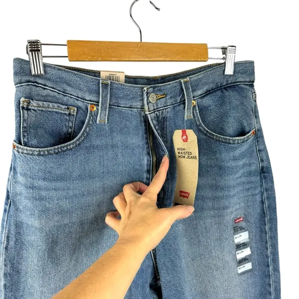 Levi's High Waisted Straight Mom Jeans Style 26986-0010 Eco Blue Size 30 Rigid - Image 4