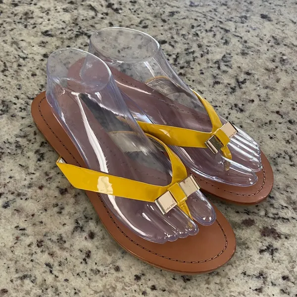 Coach Sable Yellow Patent Leather‎ Bow Thong Sandals Flat Flip Flops Q3259 9.5 - Image 4