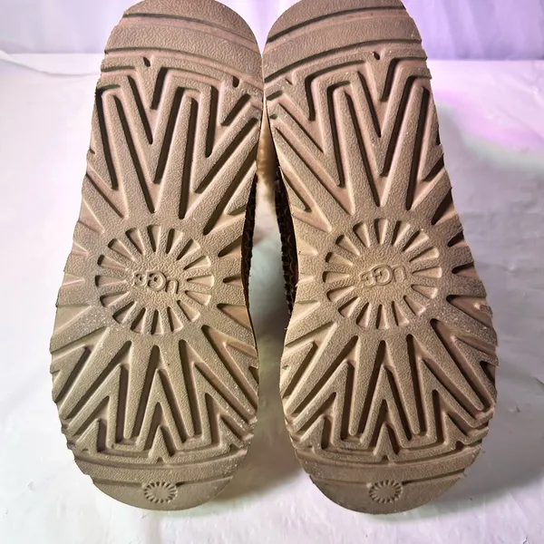 UGG Tan Winter Boots with Cream Fur - Image 7