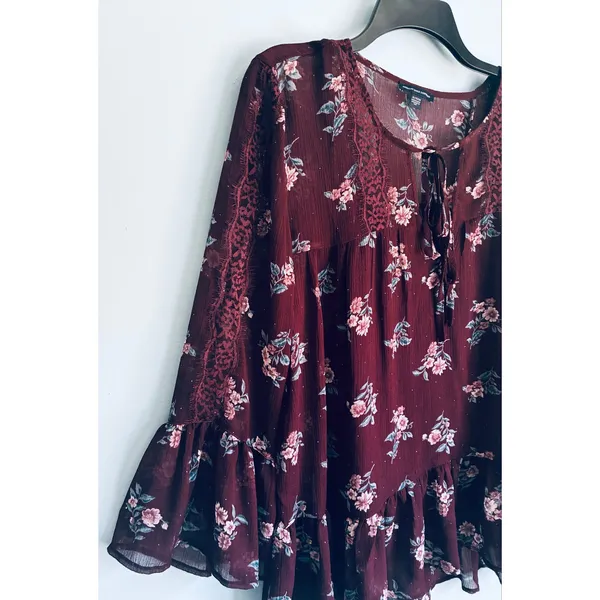 American Eagle Floral Boho Peasant Blouse XL Burgundy Bell Sleeve Lace Tie Neck - Image 10