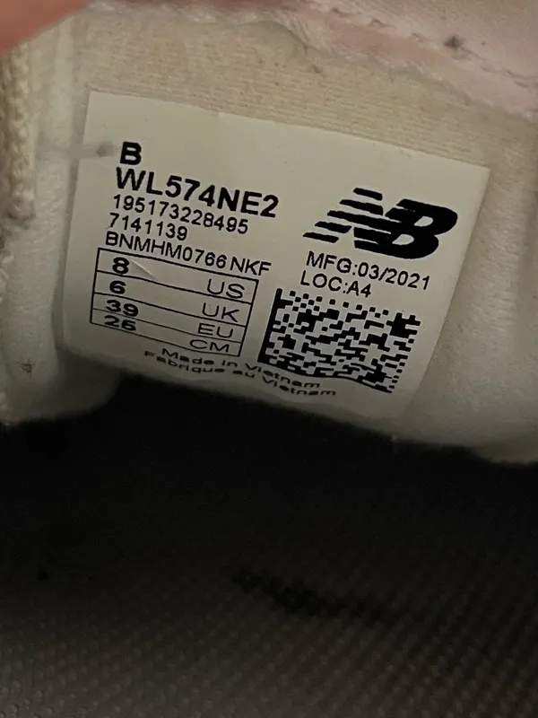 New Balance 574 Trainers Size 8 - Image 2