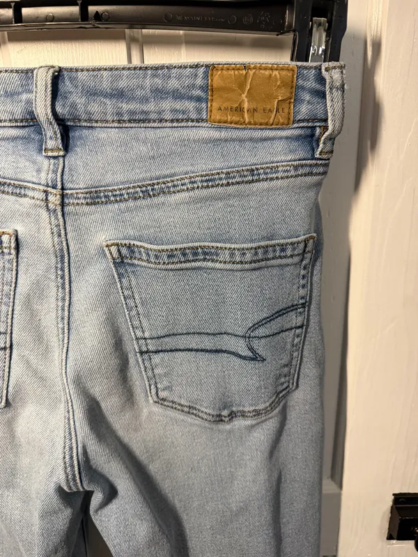 American Eagle Outfitters Women’s Mom Jeans light wash high rise stretch size 0 - Image 5